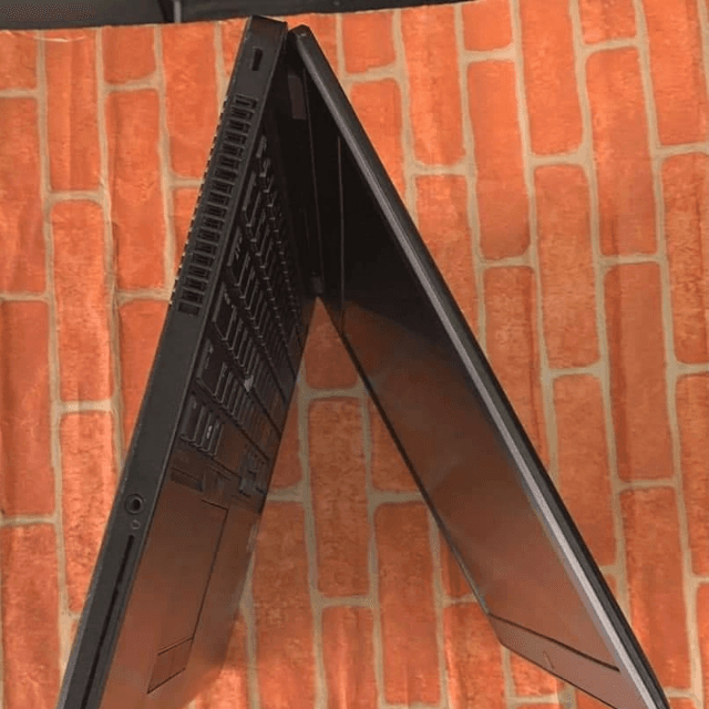 Dell Latitude E5550 (Ci5 / 5th Gen) 15.6 Inches (numpad)