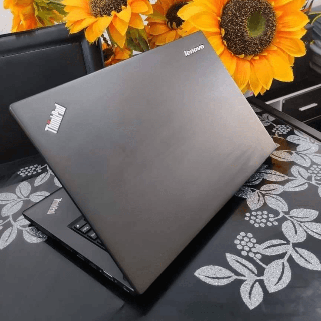 Lenovo Thinkpad T450s - Ci5 - 5th Gen - 4GB Ram - 500GB HDD